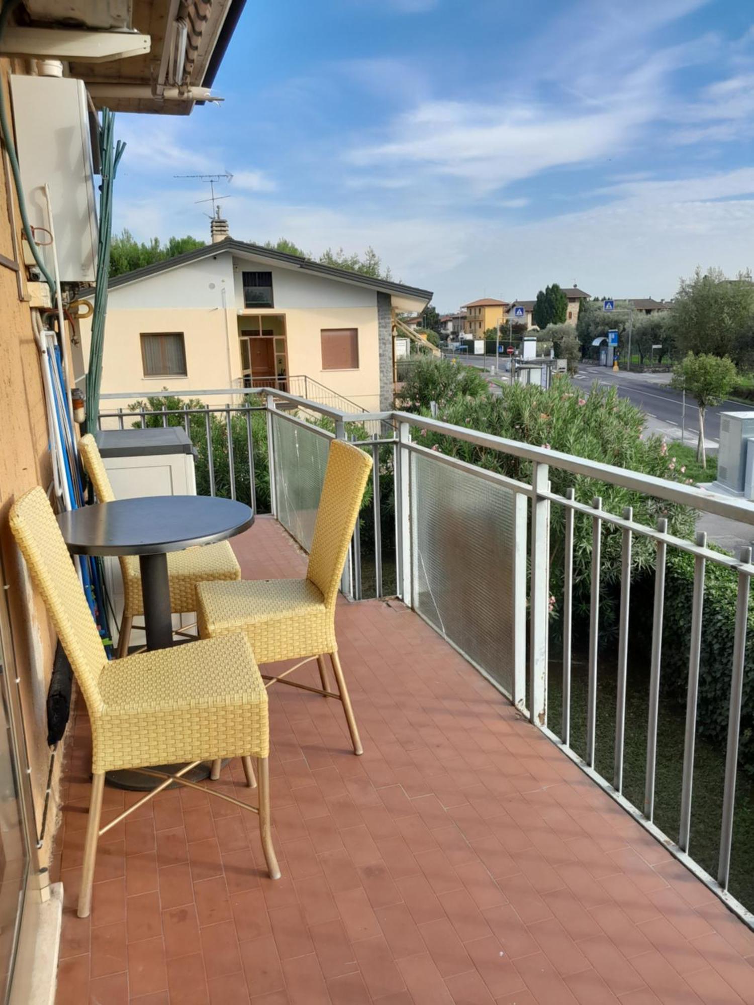 Casa Dell' Ulivo Διαμέρισμα Ντεζεντσάνο ντελ Γκάρντα Εξωτερικό φωτογραφία